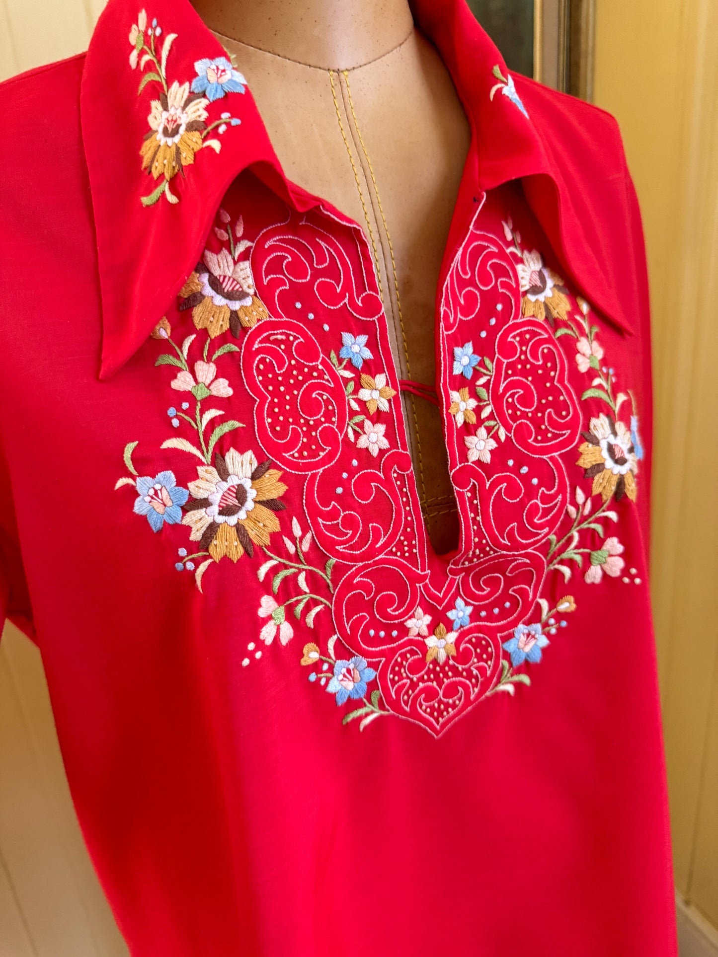 VINTAGE 1980S RED VISCOSE BLEND EMBROIDERED PEASANT BLOUSE L