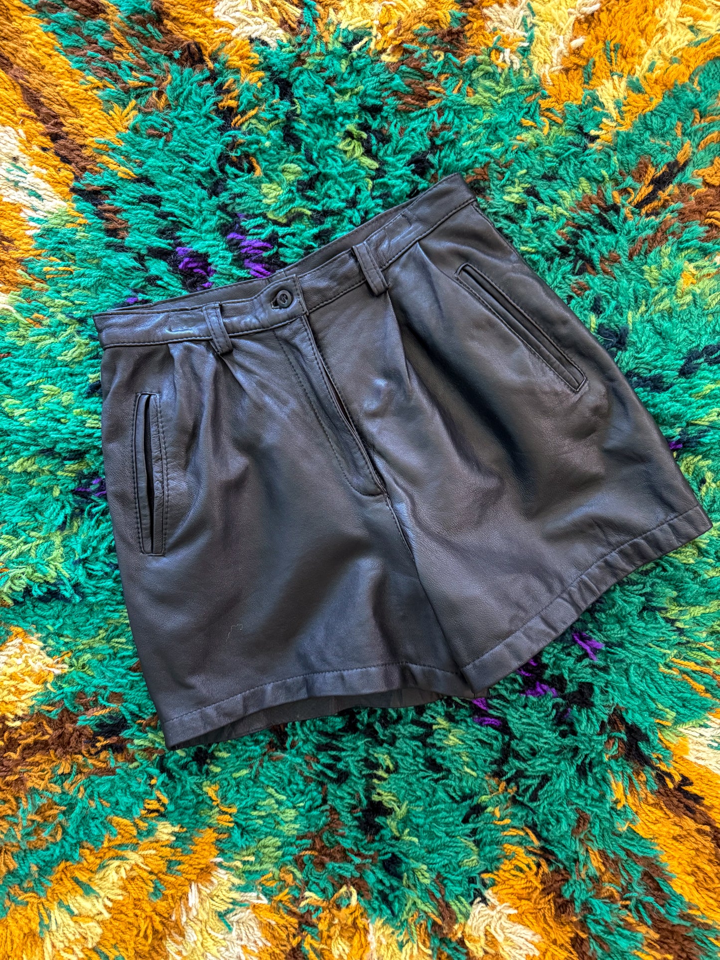 VINTAGE 1990S GERMAN BLACK LEATHER HIGH WAISTED SHORTS M