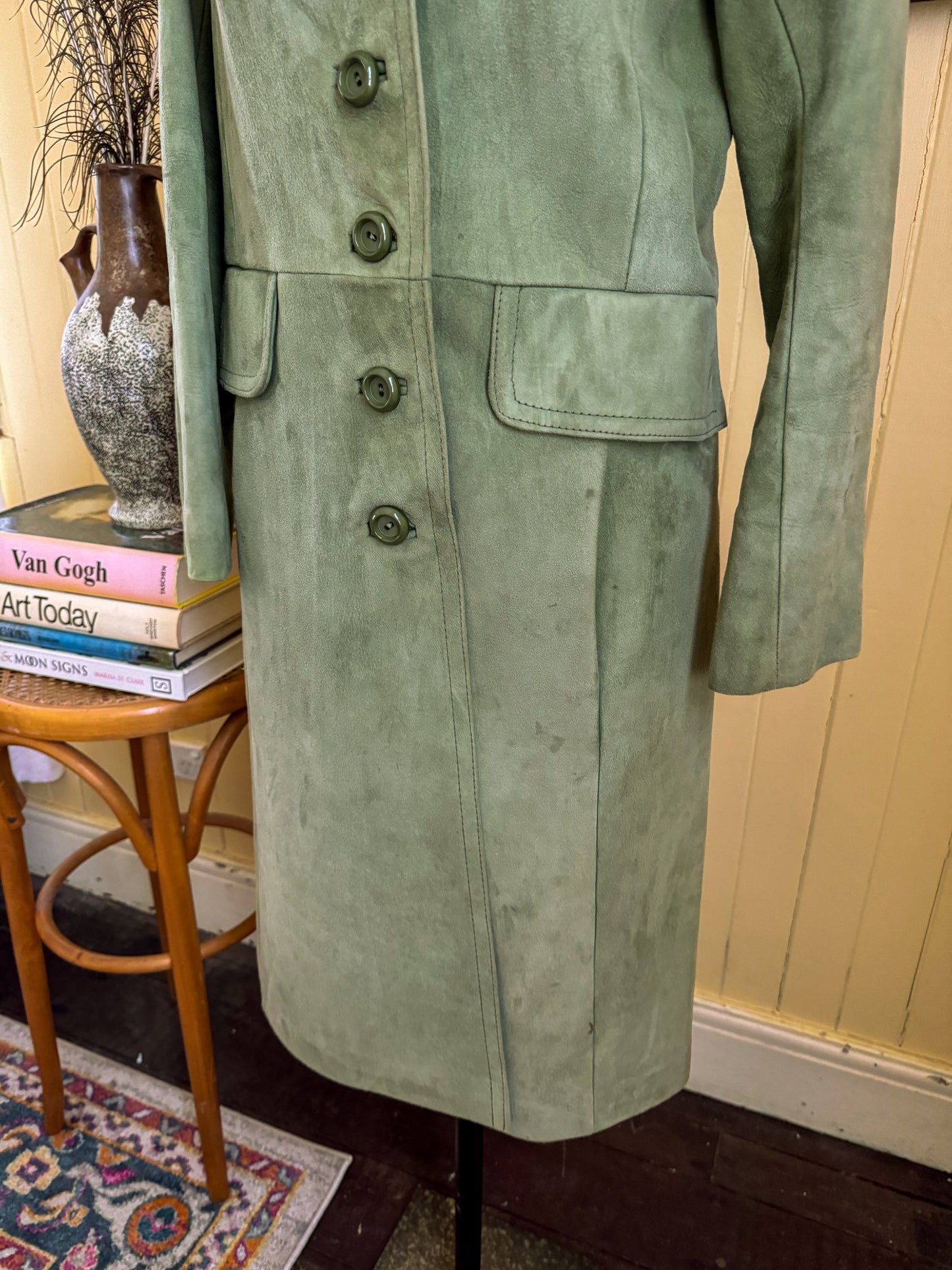 VINTAGE 1970S ENGLISH AVOCADO GREEN SUEDE LEATHER JACKET COAT S/M