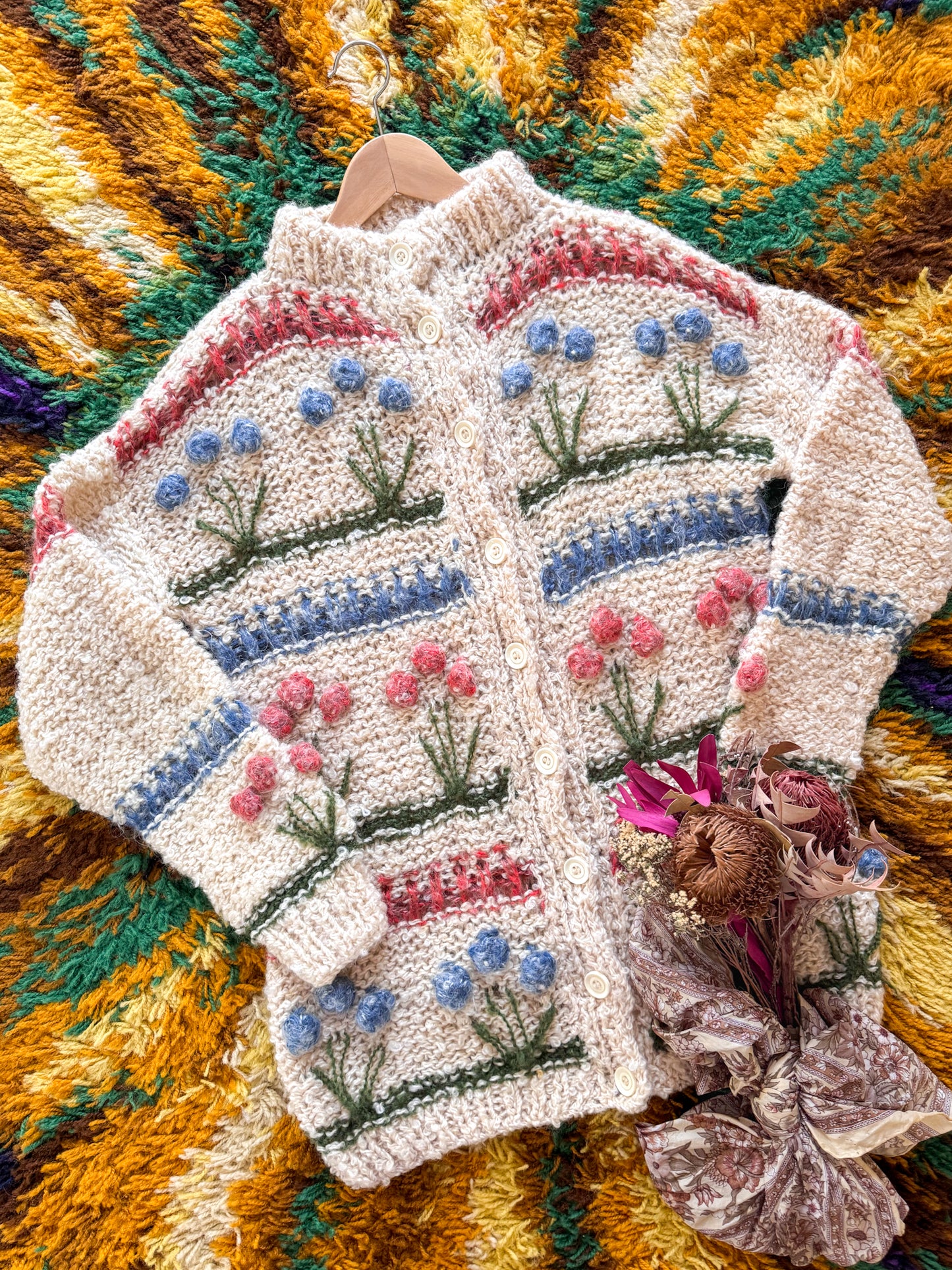 VINTAGE 1990S ENGLISH OLIVIA PAUL HAND KNITTED WOOL MOTIF CARDIGAN COAT M