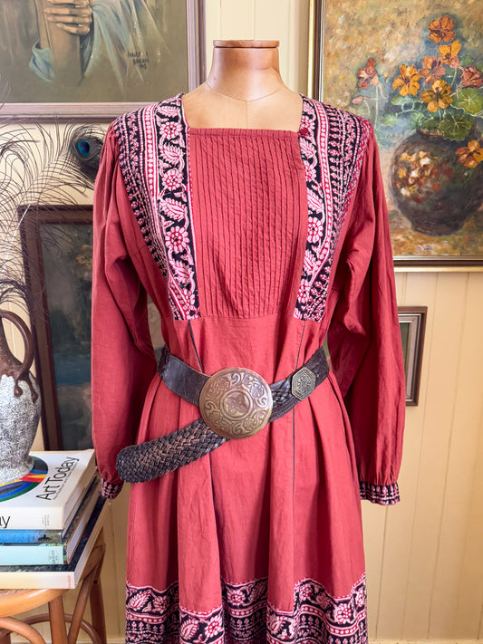 EARLY Y2K INDIAN WOVEN LEATHER MEDALLION BELT M