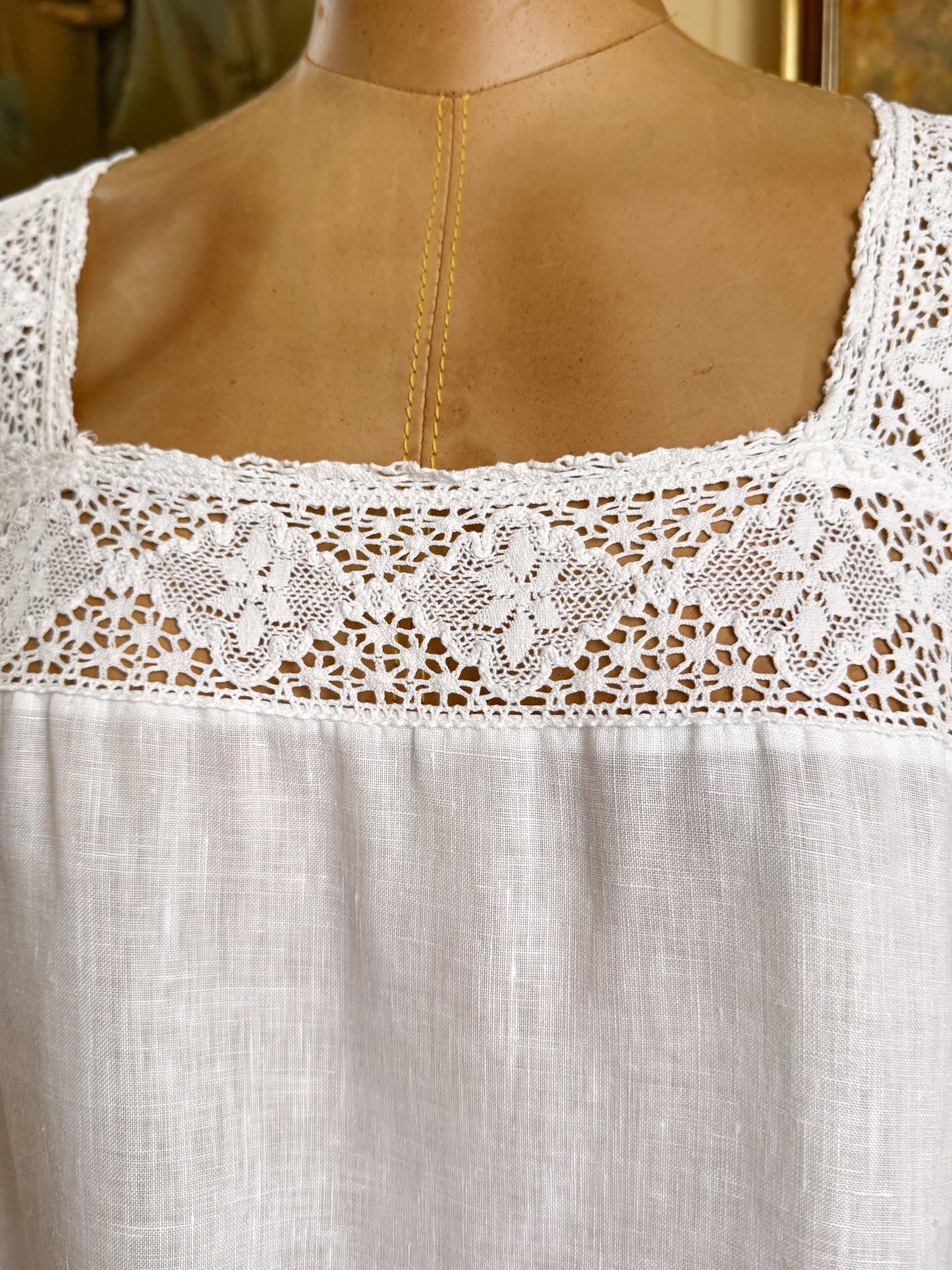 ANTIQUE FRENCH COTTON AND LACE TRIM BLOUSE S/M