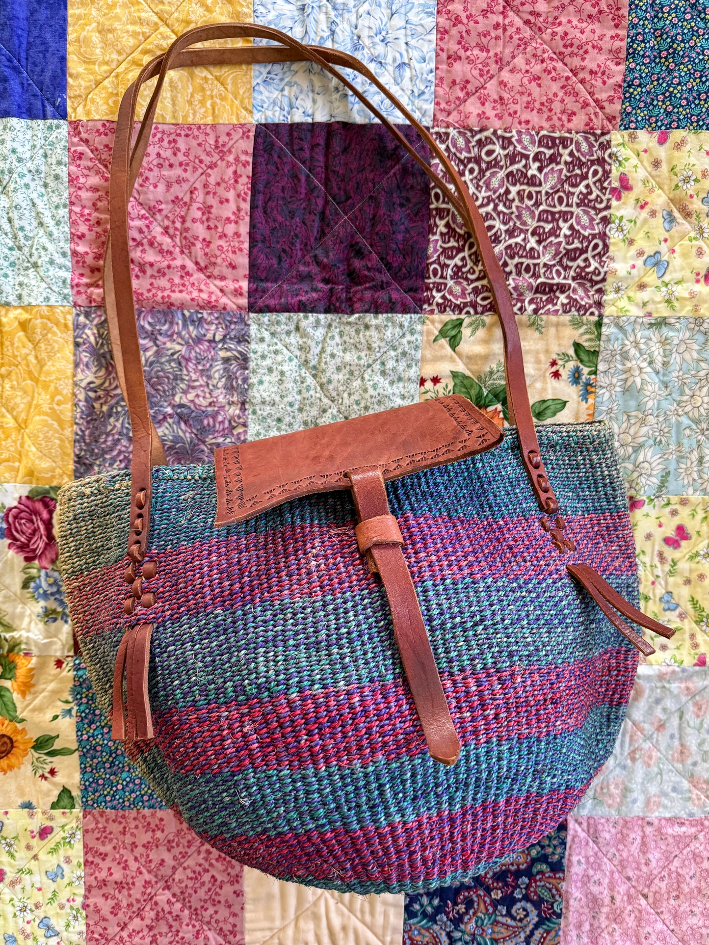 VINTAGE KENYAN LARGE WOVEN STRIPED SISAL AND LEATHER SHOPPER BAG