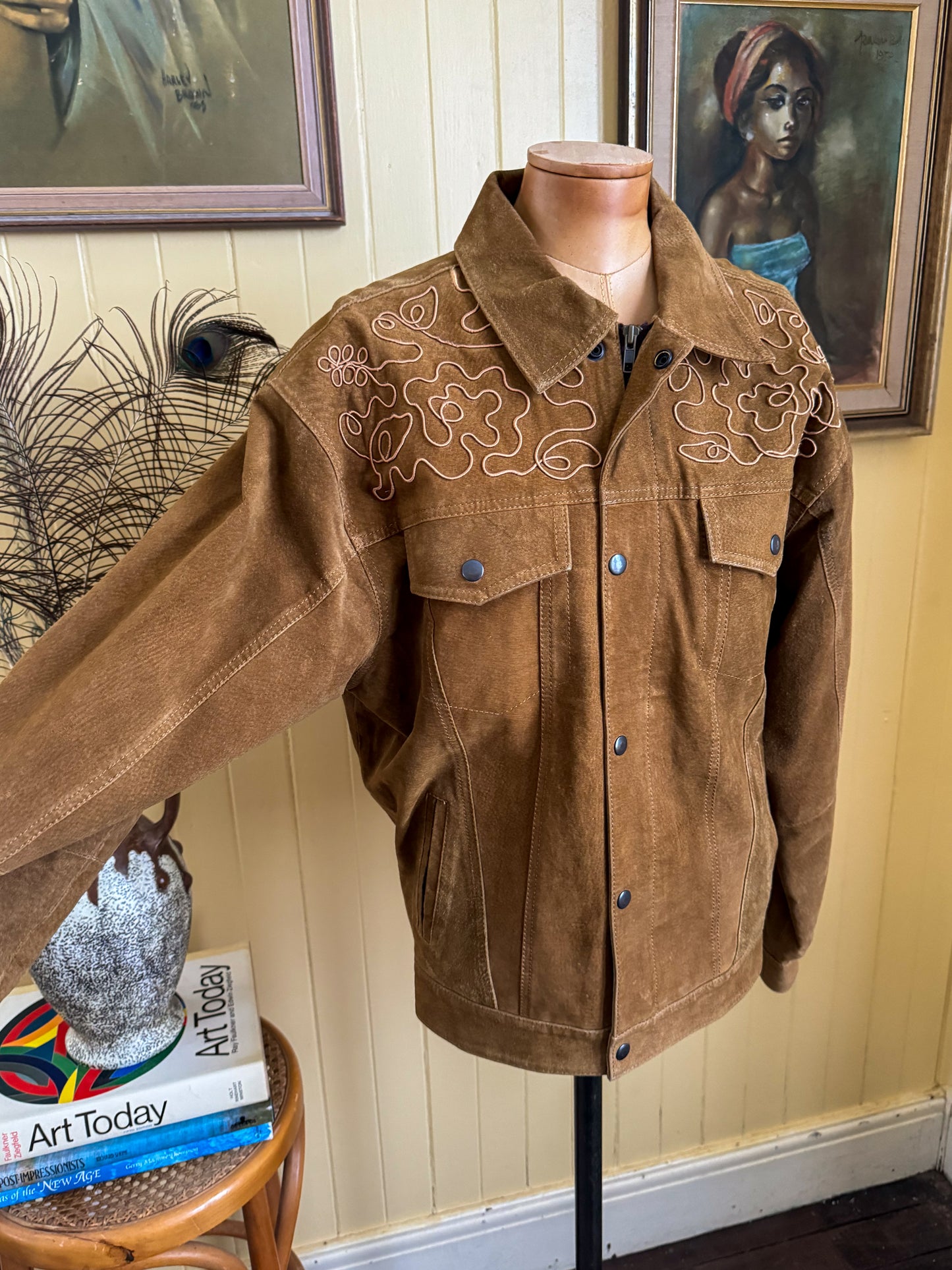 VINTAGE 1970S UNISEX CARAMEL SUEDE LEATHER EMBROIDERED JACKET S/M/L