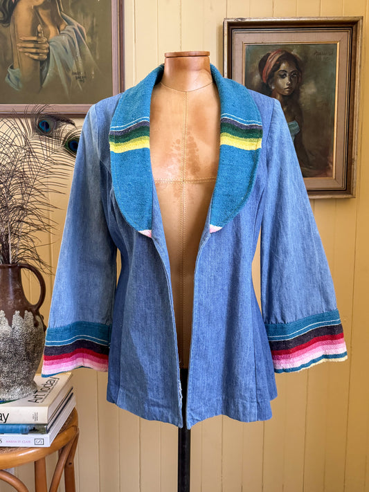 VINTAGE 1970S COTTON DENIM RAINBOW TAPESTRY BLAZER JACKET S/M