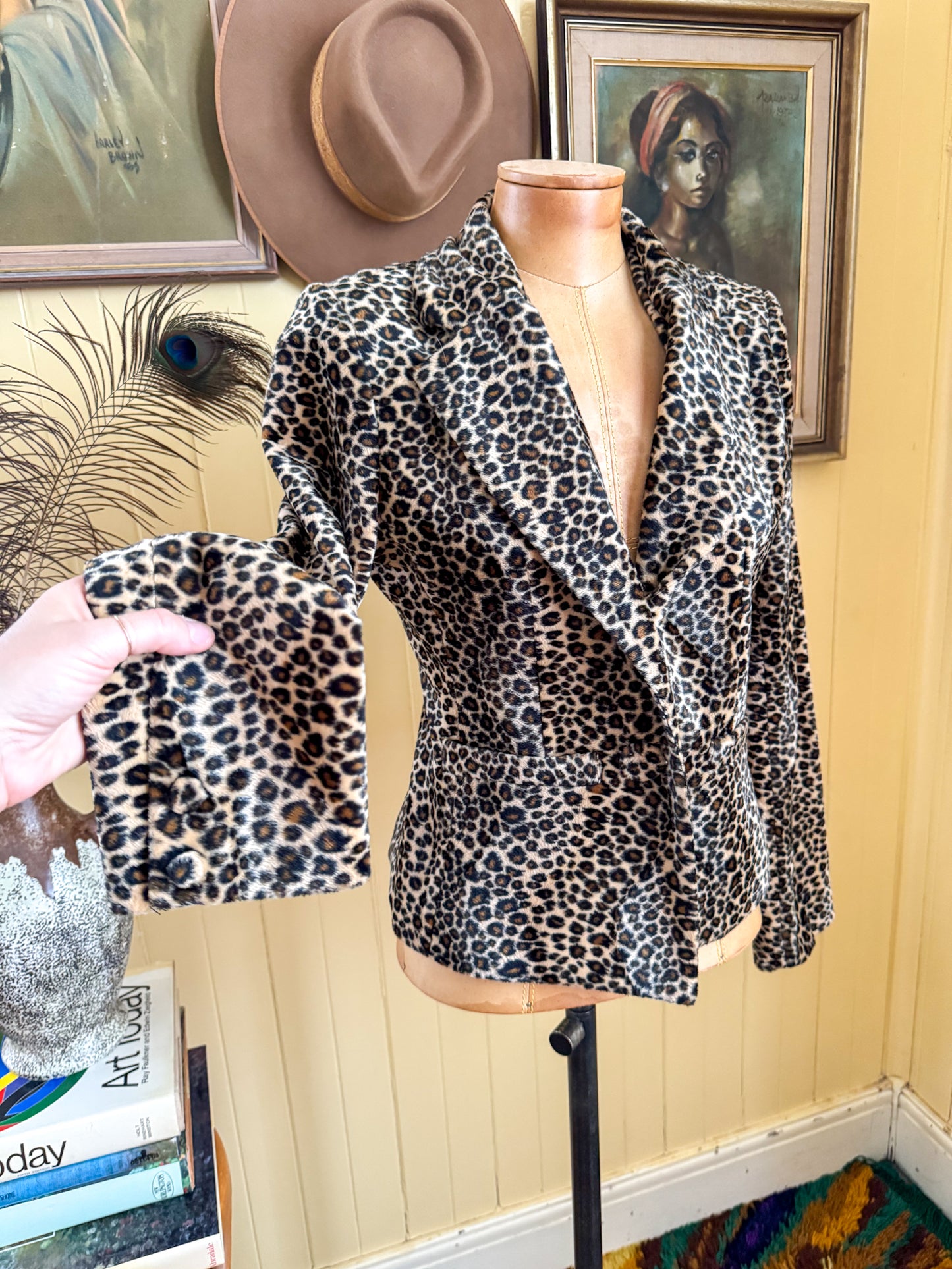 VINTAGE 1990S VERY VERY LEOPARD PRINT VELVET CROPPED BLAZER JACKET S