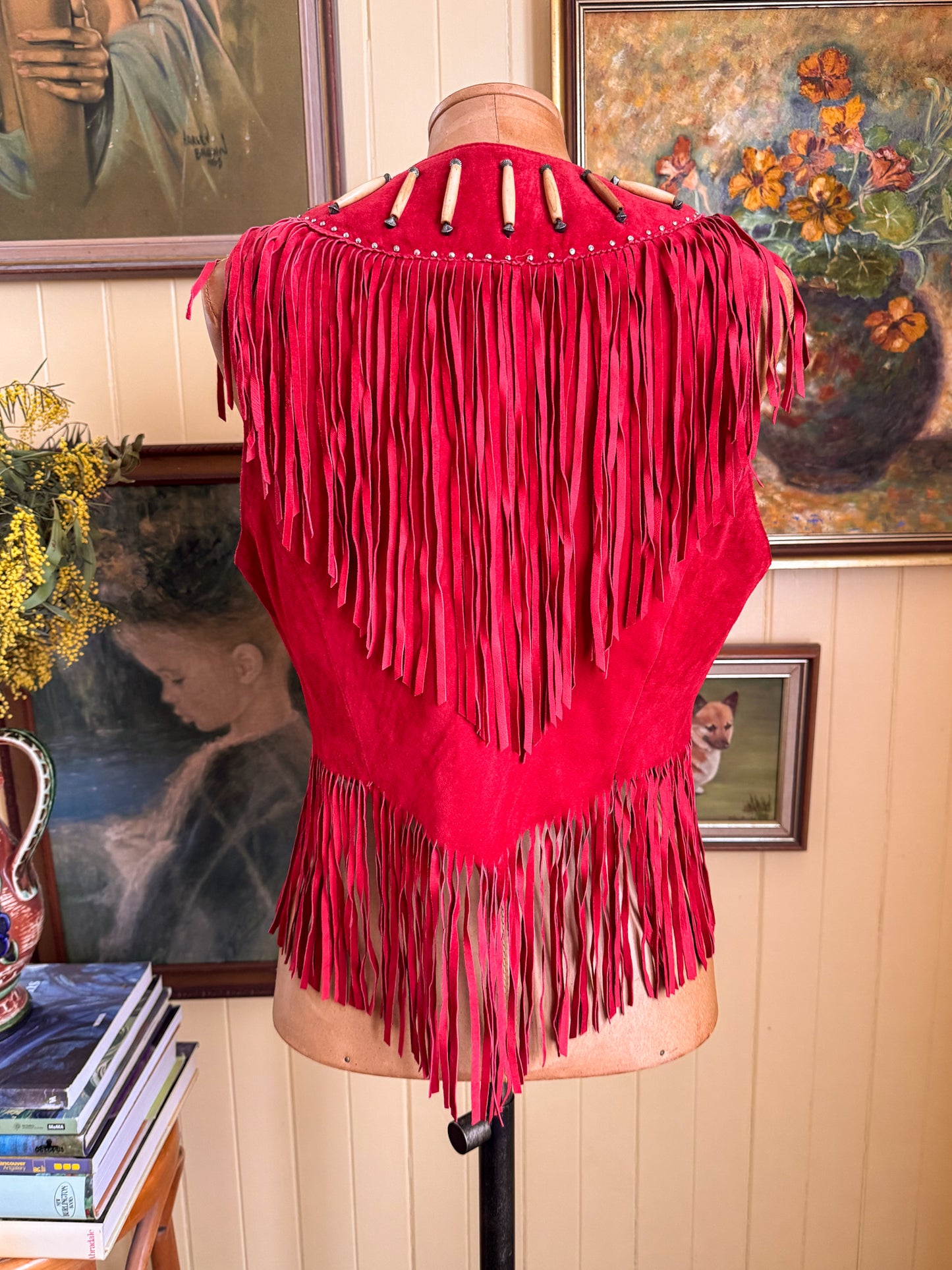 VINTAGE 1990S USA FREEDOM SUEDE LEATHER FRINGED BONE DETAIL WESTERN VEST M