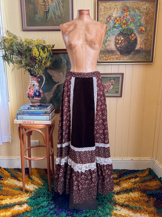 VINTAGE 1970S JESSICA’S GUNNIES GUNNE SAX FLORAL PRINT COTTON, VELVET + LACE MAXI SKIRT S/M