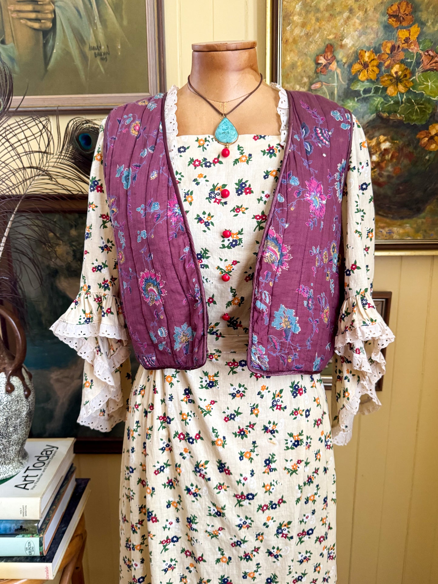 VINTAGE 1970S INDIAN VISCOSE QUILTED FLORAL PRINT CROPPED VEST M