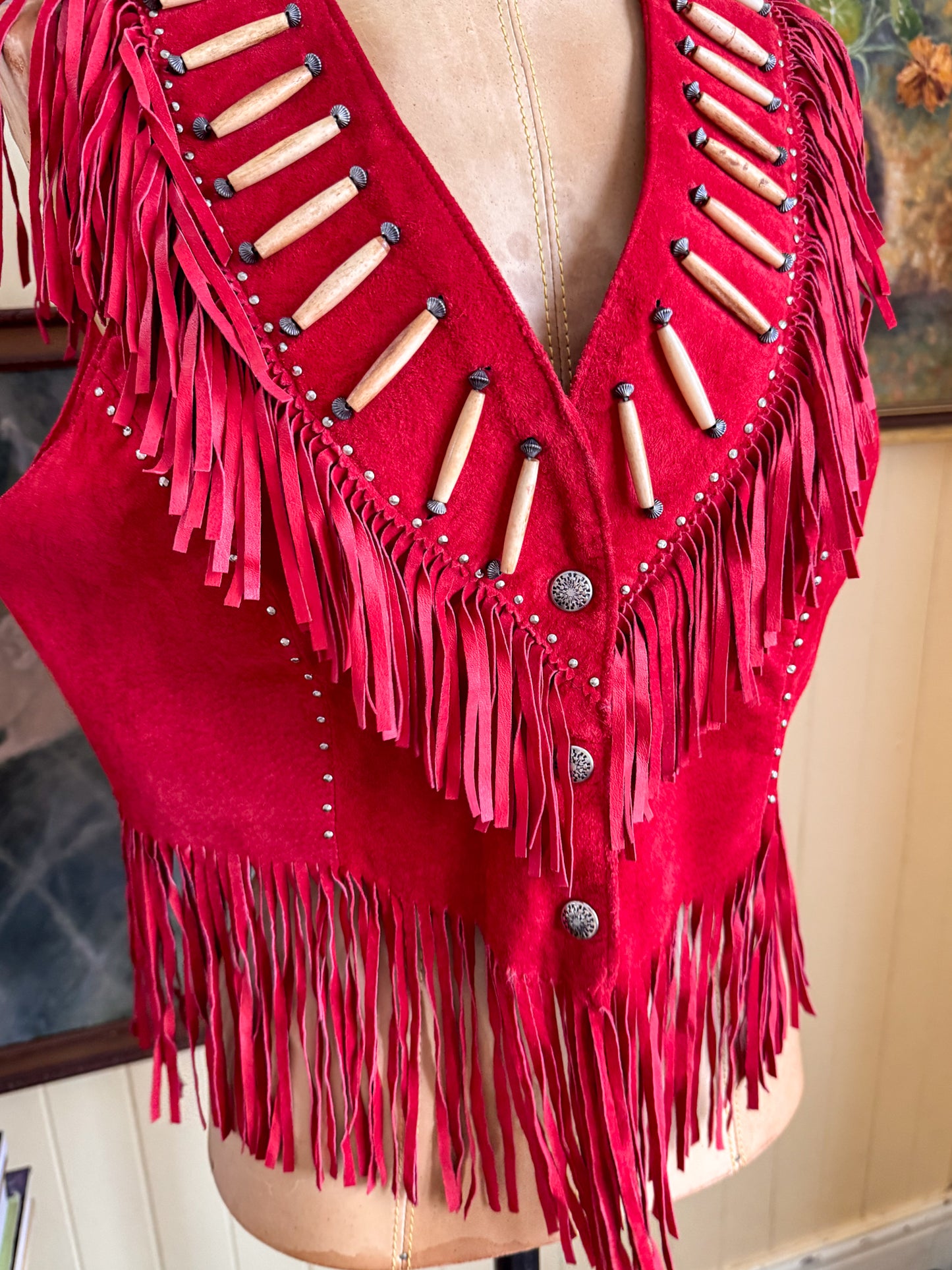 VINTAGE 1990S USA FREEDOM SUEDE LEATHER FRINGED BONE DETAIL WESTERN VEST M
