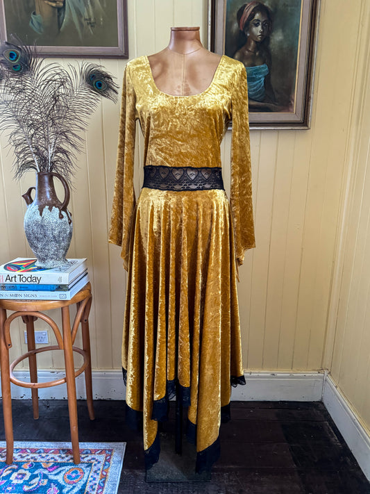 VINTAGE 1980S LYN’S WEAR VELVET + LACE HANKY HEM MAXI DRESS S/M