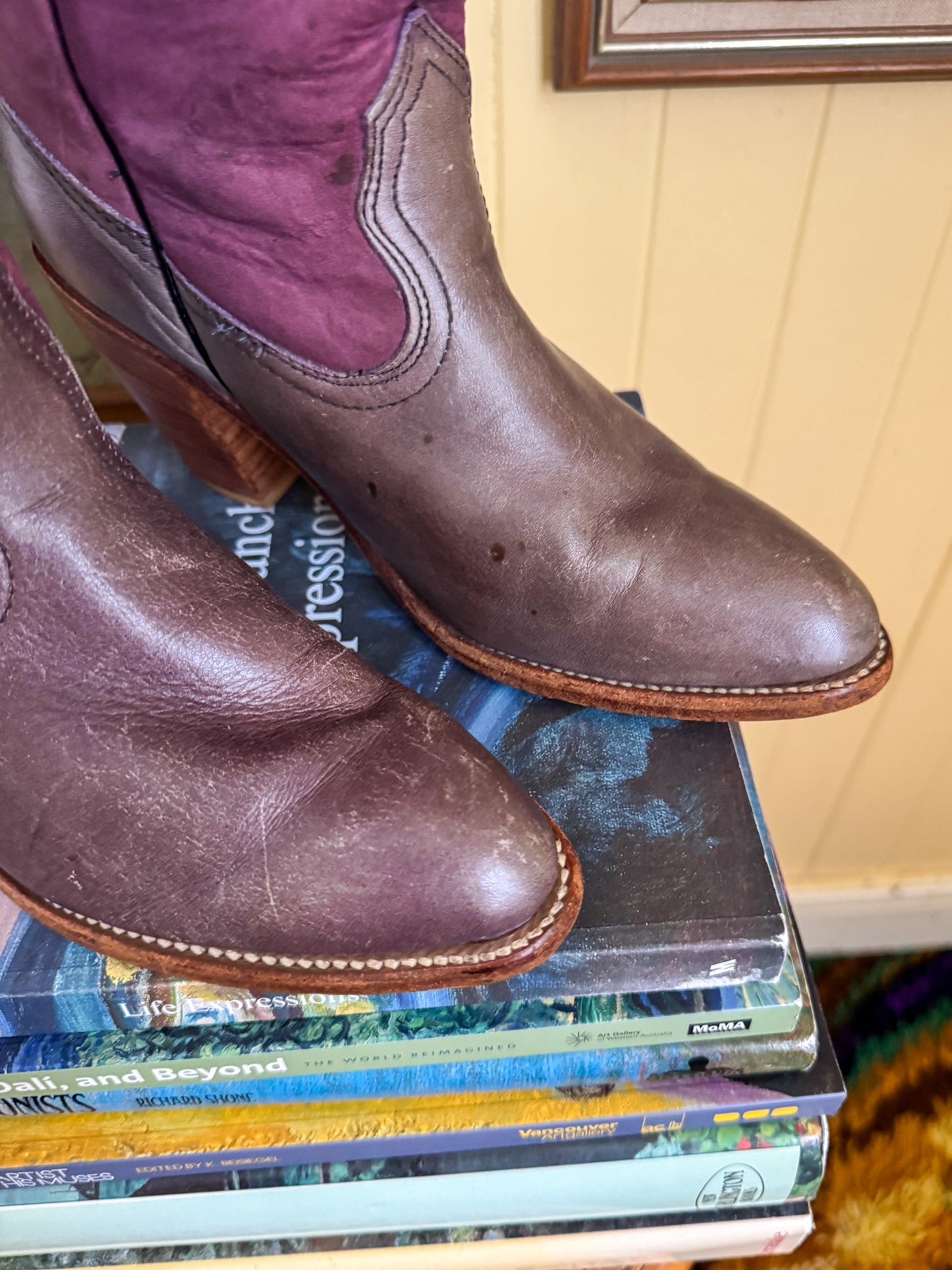 VINTAGE FRYE LEATHER METALLIC APPLIQUE WESTERN CUBAN HIGH HEEL BOOTS 7-7.5/38