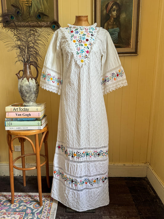 VINTAGE 1970S COTTON + LACE EMBROIDERED MEXICAN WEDDING DRESS S