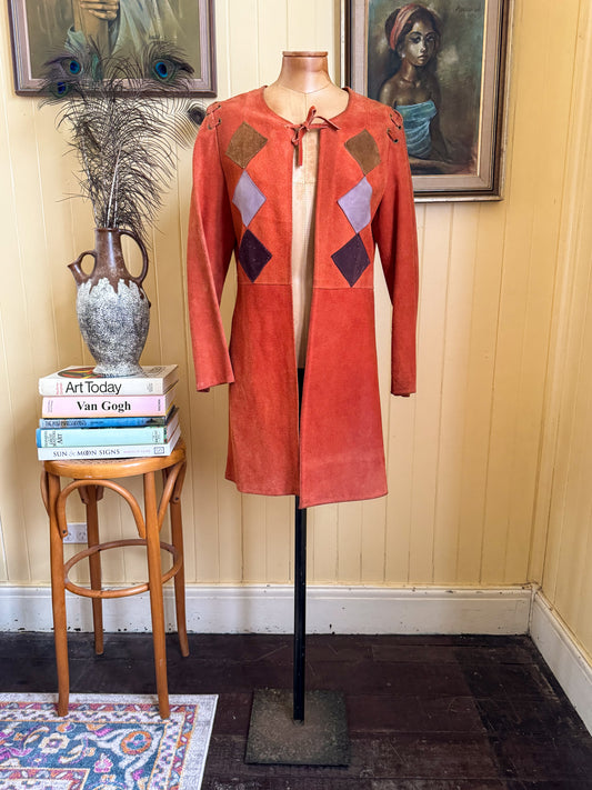 VINTAGE 1970S BURNT ORANGE SUEDE LEATHER PATCH LONGLINE JACKET S