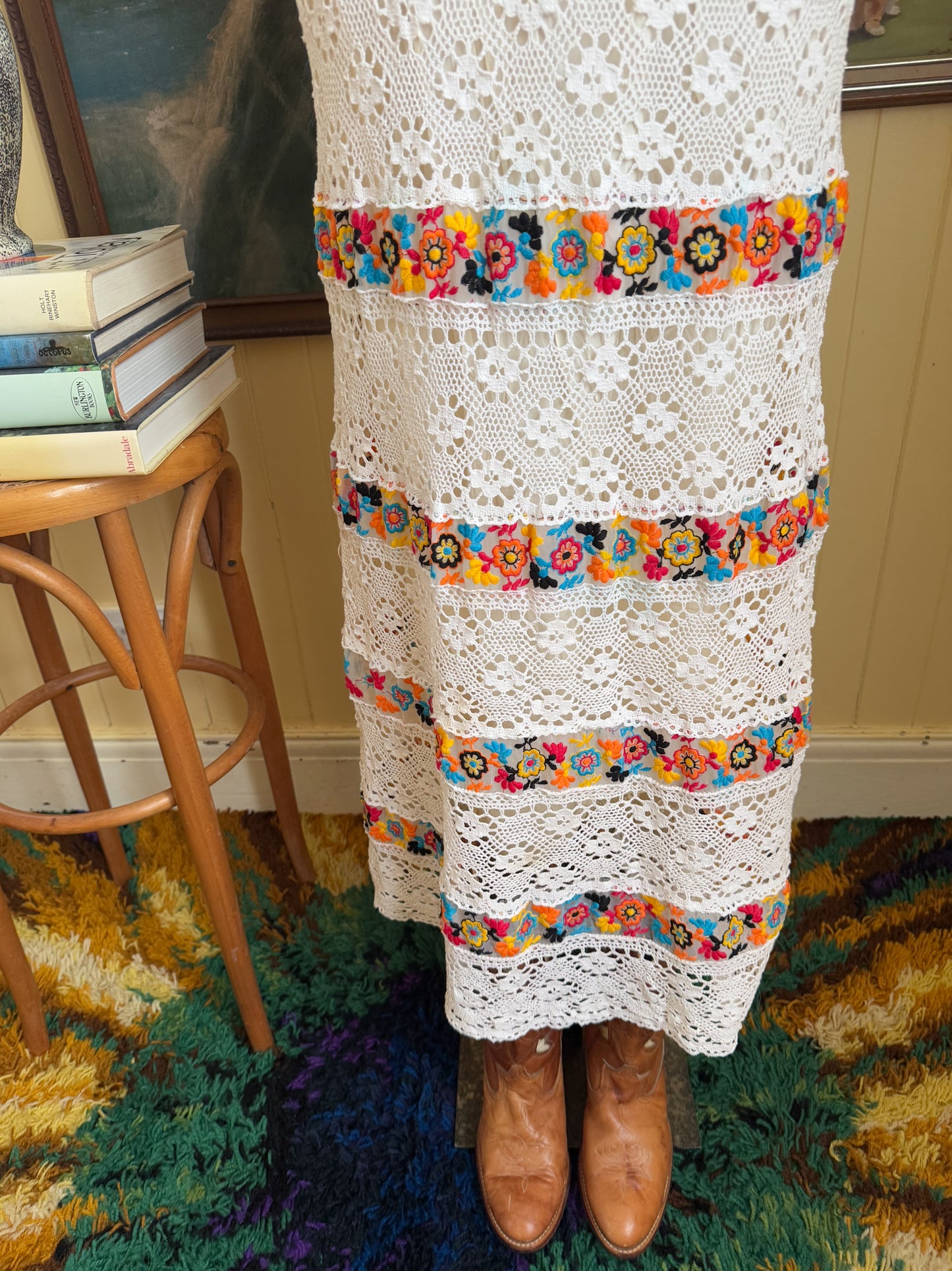 VINTAGE 1970S MEXICAN COTTON LACE AND EMBROIDERED TIERED MAXI DRESS S/M