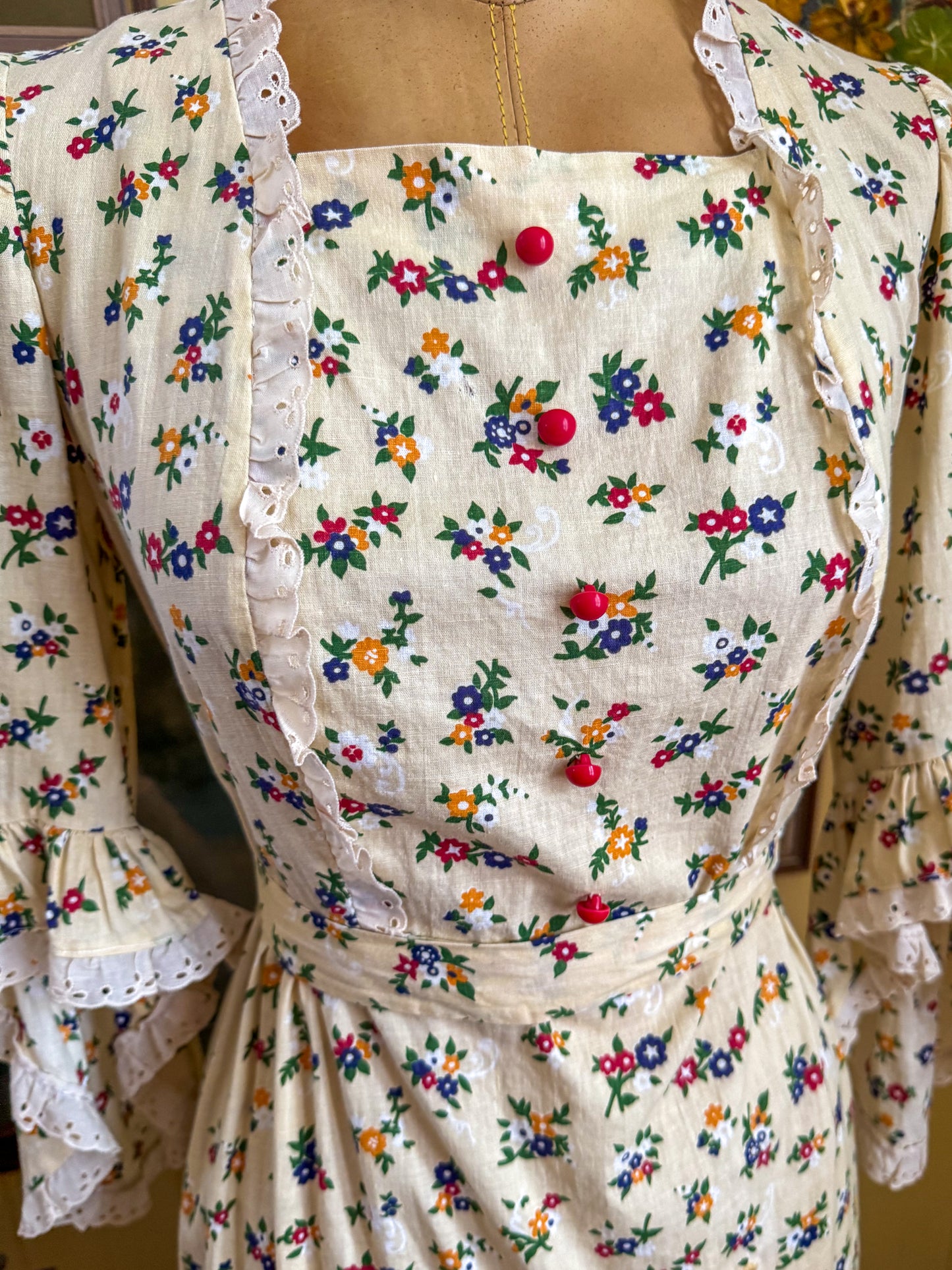 VINTAGE 1970S HANDMADE COTTON FLORAL PRINT LACE TRIM MIDI PRAIRIE DRESS S/M