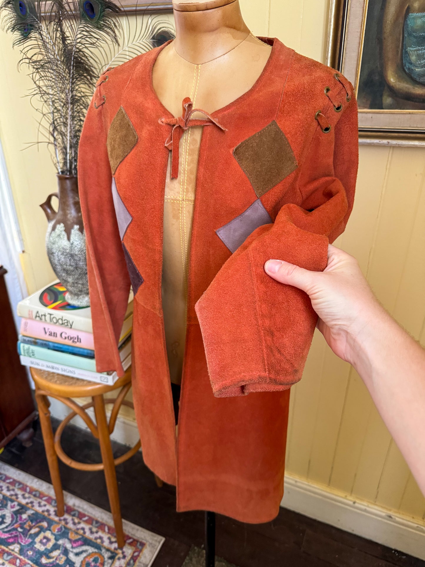 VINTAGE 1970S BURNT ORANGE SUEDE LEATHER PATCH LONGLINE JACKET S