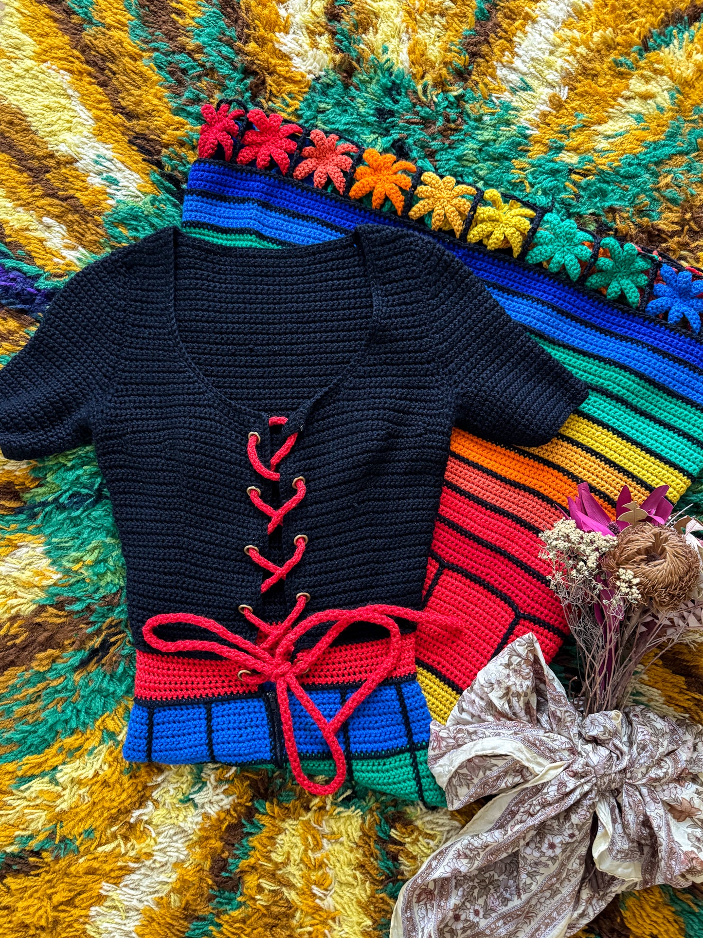 VINTAGE 1970S HANDCRAFTED WOOL RAINBOW CROCHET LACE UP MIDI DRESS XS