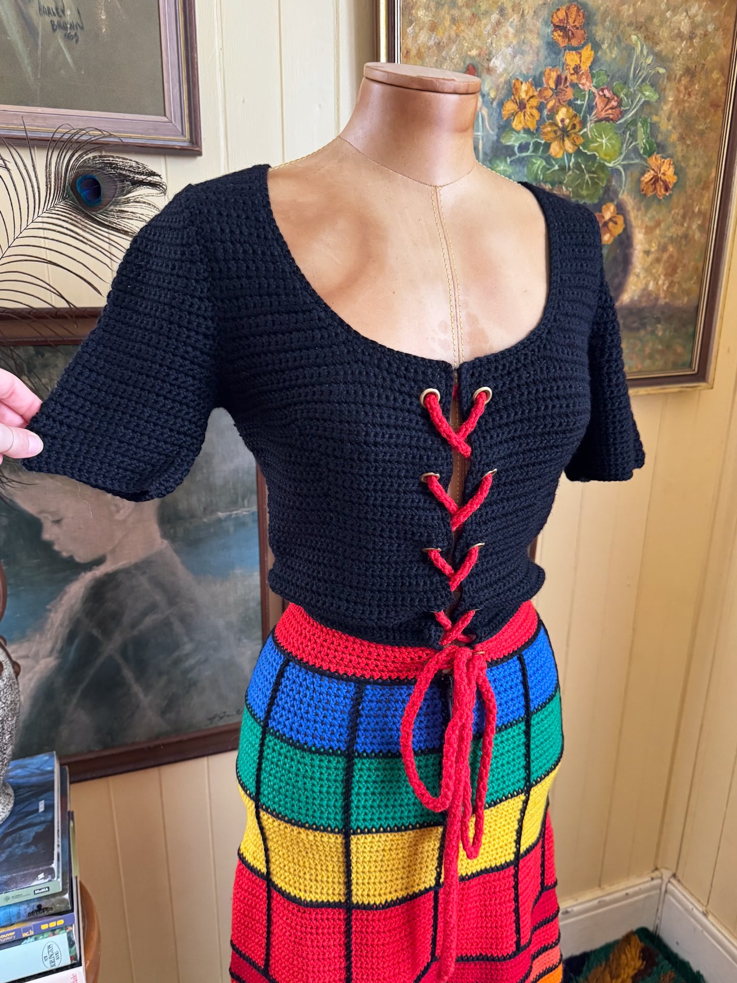 VINTAGE 1970S HANDCRAFTED WOOL RAINBOW CROCHET LACE UP MIDI DRESS XS