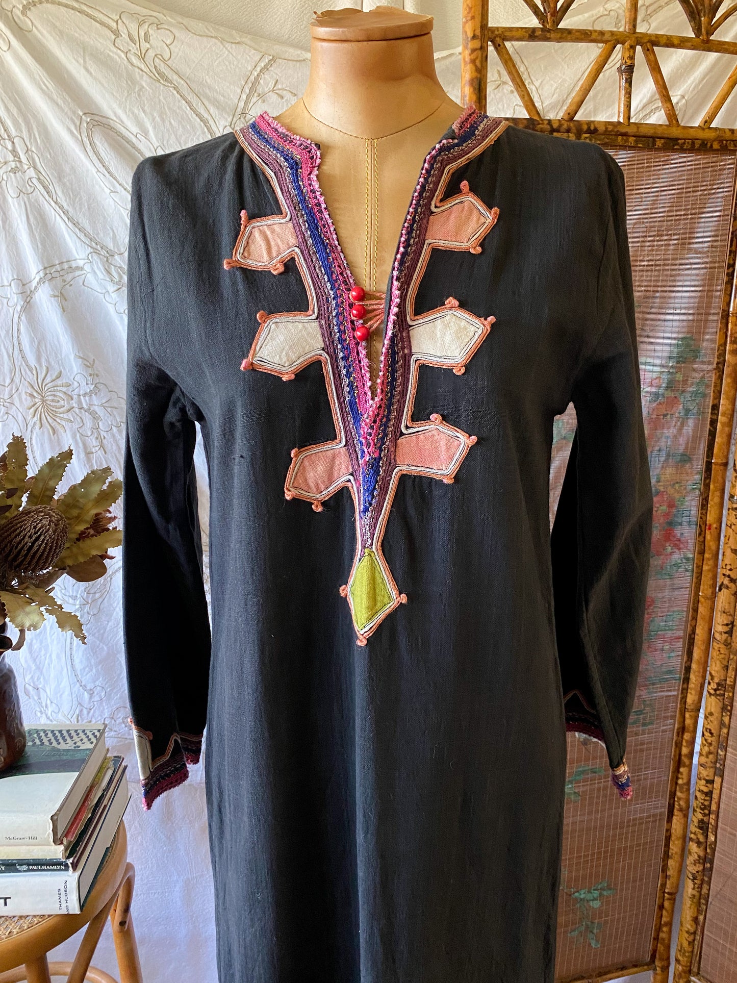 VINTAGE 1970S SOUK PAKISTANI COTTON EMBROIDERED MAXI KAFTAN S