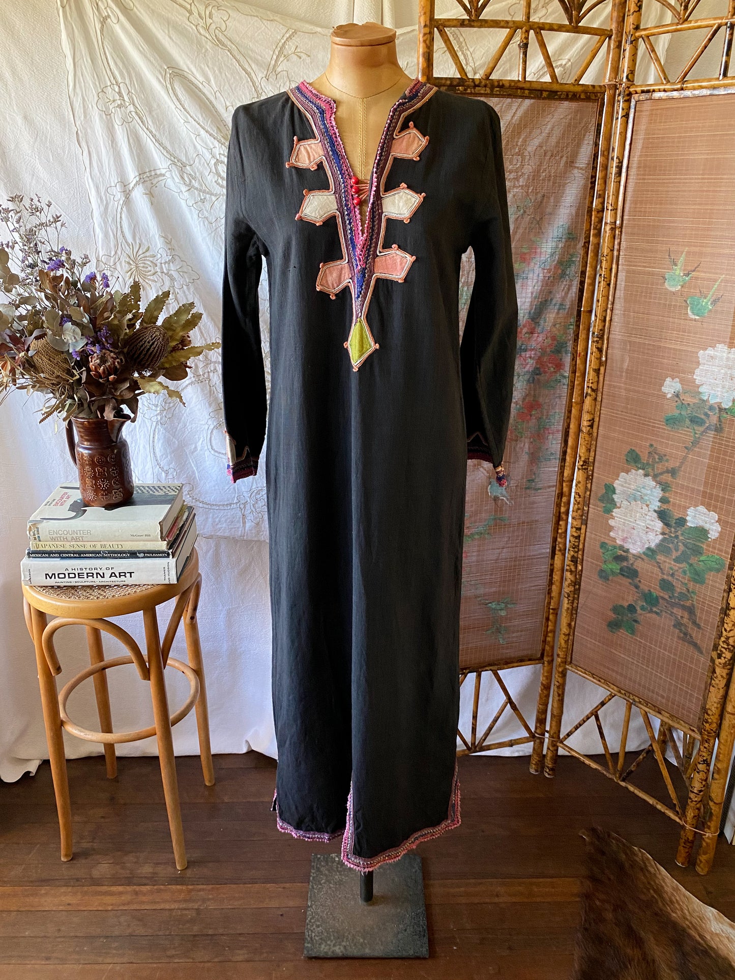 VINTAGE 1970S SOUK PAKISTANI COTTON EMBROIDERED MAXI KAFTAN S